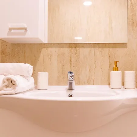 Moderno E Luminoso, Con Parcheggio Apartamento